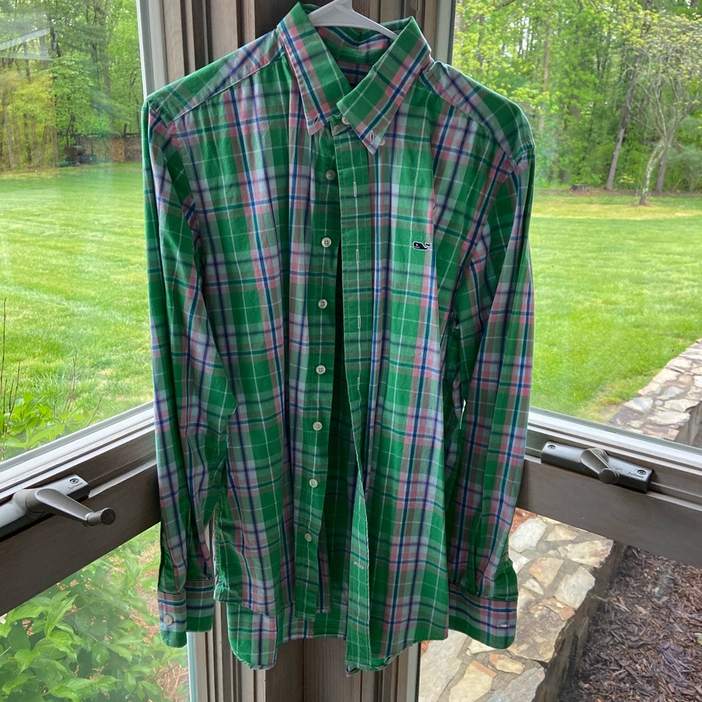 VV button down